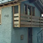 Puezji 木屋 *